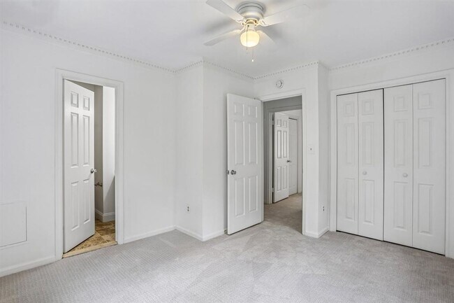 Building Photo - Great 2BR 2BA in Kenwood Forest Community in Downtown Bethesda