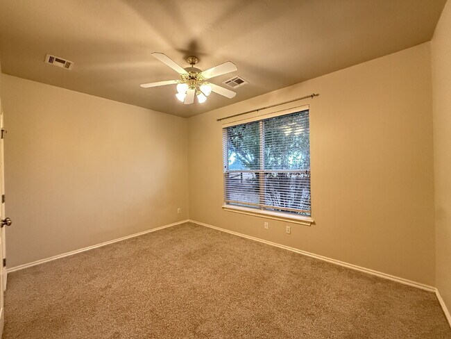 Building Photo - 4-bedroom property in a fantastic North Edmond