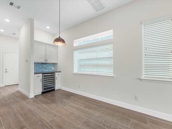 Building Photo - 603 N Milby St