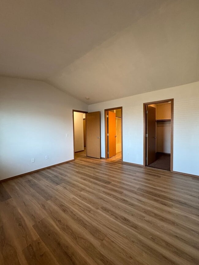 Building Photo - Modern 3BR/2BA Rental with Large Kitchen &...