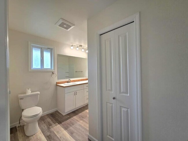 Building Photo - Stunning 4 Bedroom, 3 Bathroom Home, with ...
