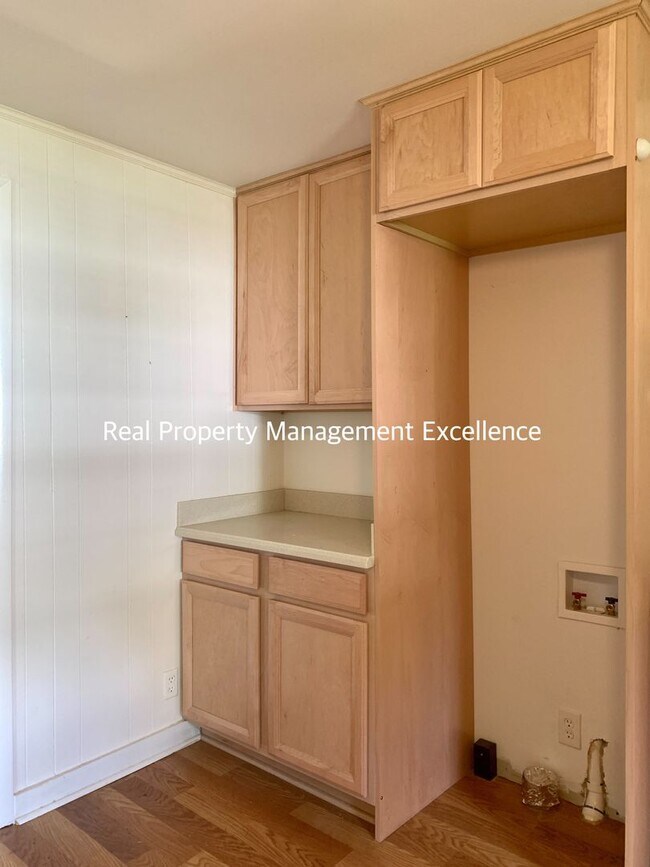 Building Photo - Historical Home, 2 Bed, In Downtown Wake Forest, Available Now!