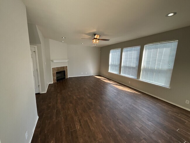 Building Photo - "Charming 3-Bed Oasis with Granite Touches & Cozy Fireplace in Cibolo!"