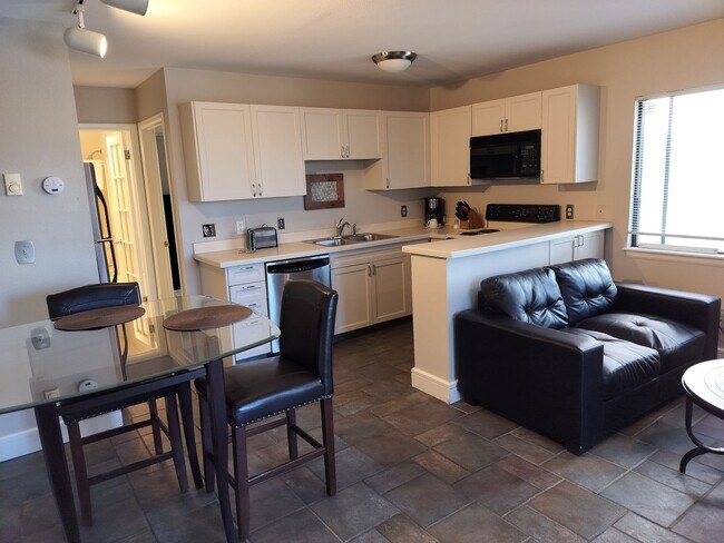 Building Photo - Immediate Move In special- Furnished/Pet friendly/ One bedroom Condo, short term lease of 30 days...