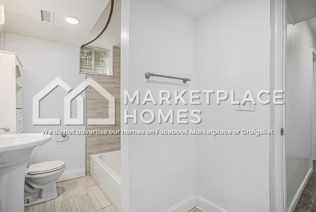 Building Photo - 23 Bisbee Ave SE