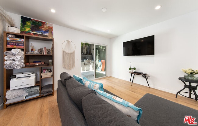 Building Photo - 6623 Esplanade