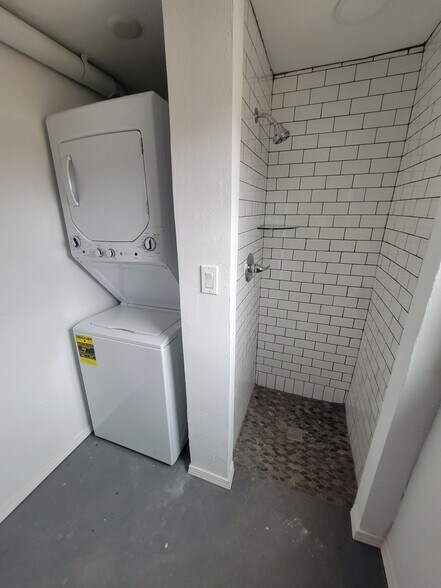 Building Photo - 513 W 7th Ave