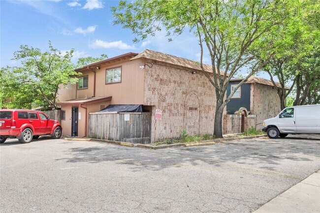 Building Photo - 2314 Greenfield Pkwy