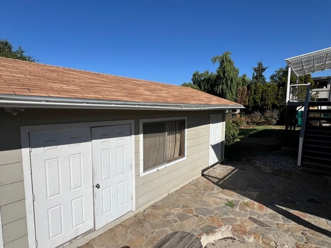 Building Photo - Spacious 3 bed/2 bath home with RV/Boat parking, shop and storage shed, a/c, deck with VIEWS and ...