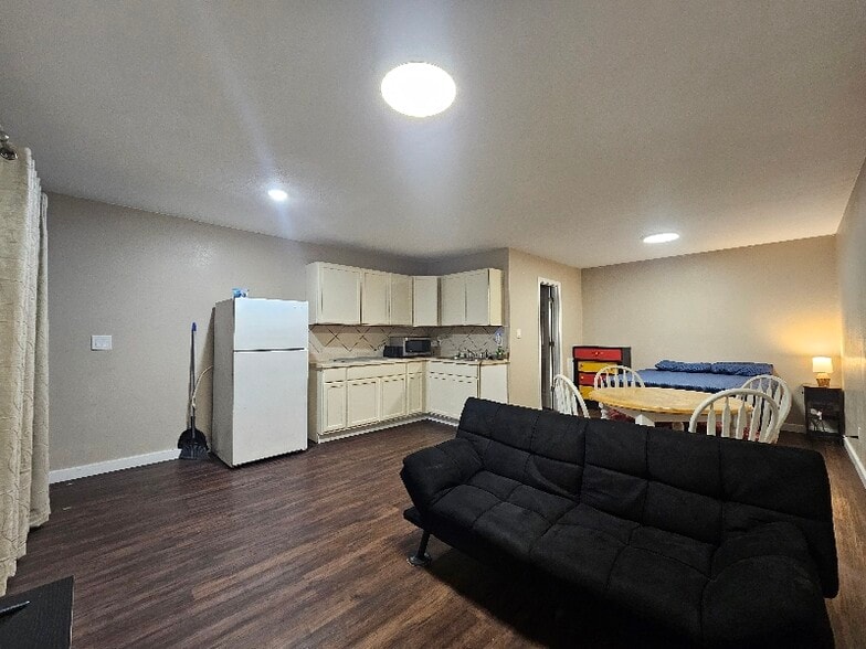 Building Photo - 2040 Indian Point Rd