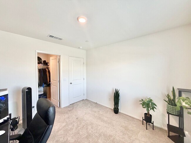 Building Photo - 30607 Cyclone Ave