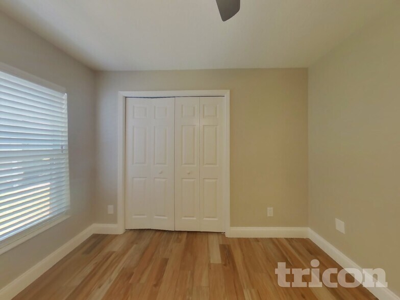 Building Photo - 10123 41st Ct E