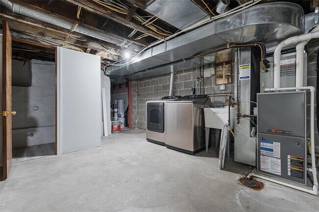 Building Photo - 715 Filbert St