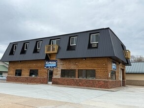Building Photo - 906 Caledonia St