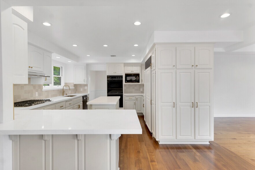 Building Photo - 4722 Forman Ave