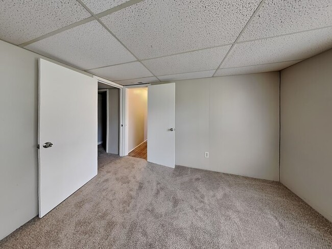 Building Photo - Move-In Ready Home with Bonus Rooms and La...