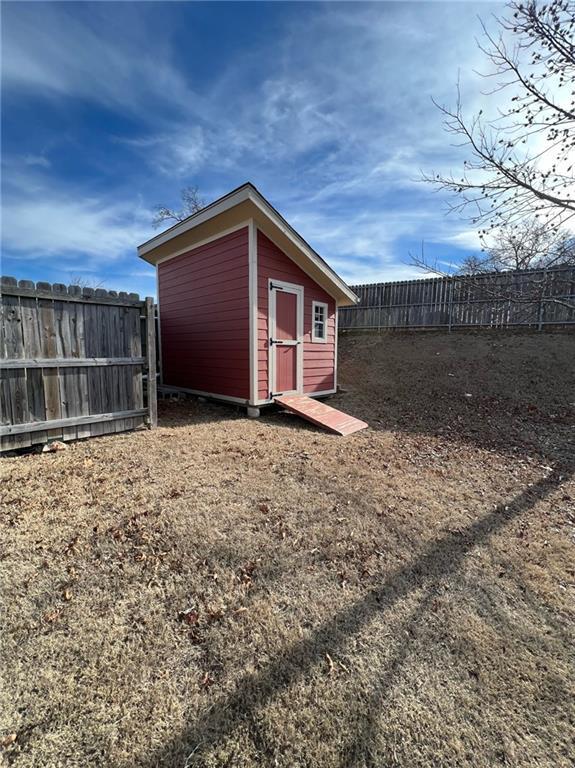 Building Photo - 1004 NE Carnahan Ct