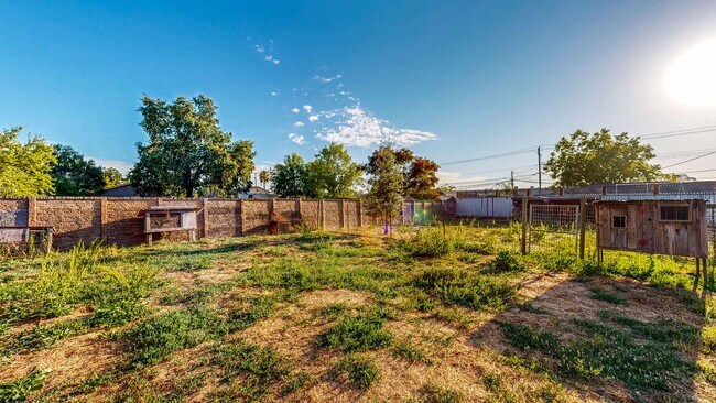 Building Photo - 1720 Ditty Ave