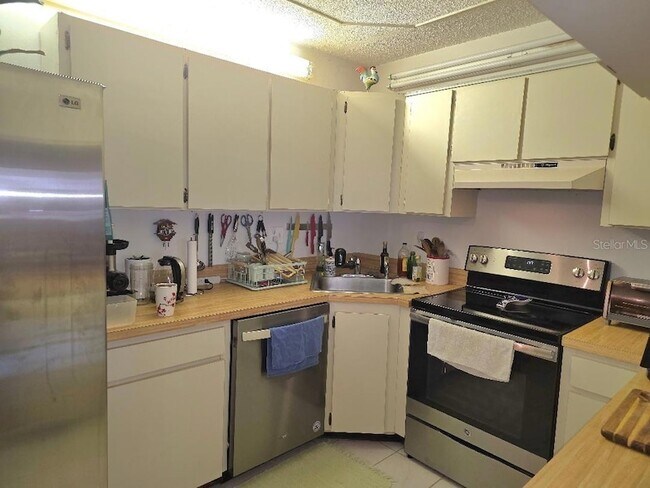 Building Photo - 1281 Pine Ridge Cir E