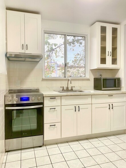 Building Photo - 1534 University Ave