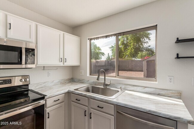 Building Photo - 6932 S Russet Sky Way
