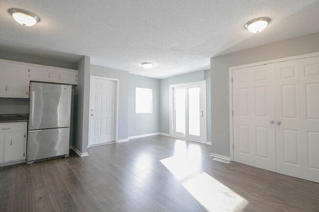 Building Photo - 205 Ruf Dr