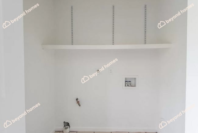Building Photo - Updated 3BD/1.5BA Gem with Fireplace & Fen...
