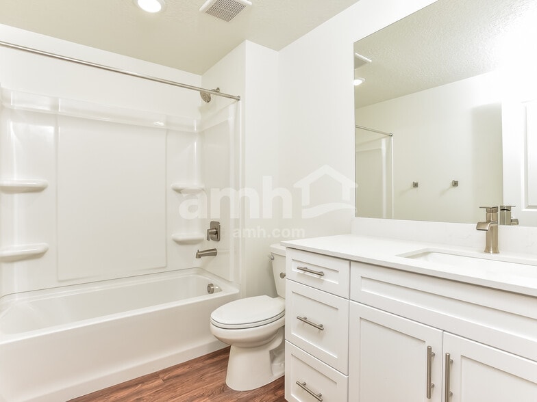 Building Photo - 8931 Royal Ln