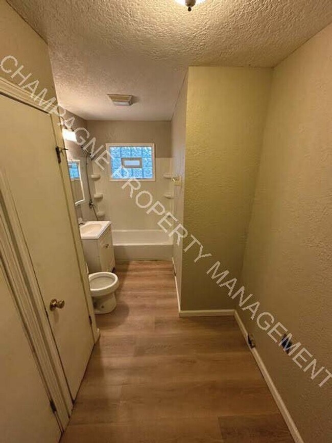 Building Photo - Updated Single Family Home in KC