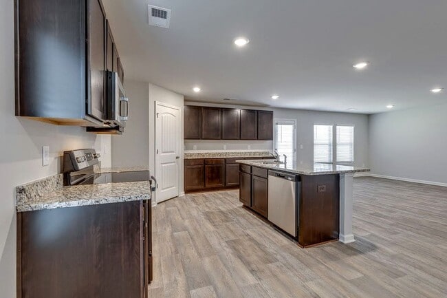 Building Photo - *** COMING SOON! ***  Spacious & Stylish 5...