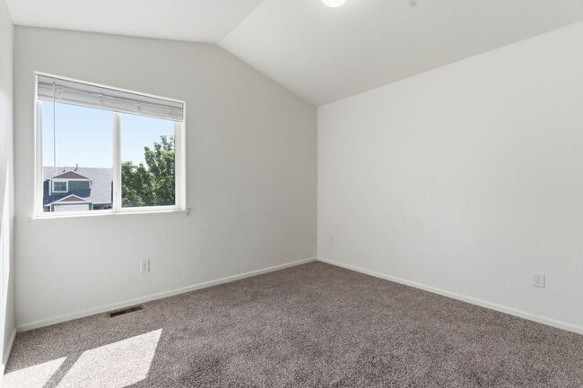 Building Photo - 802 Waterglen Dr