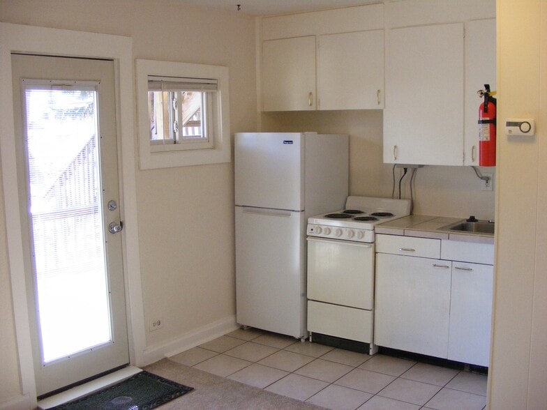 Primary Photo - 115 N Park St