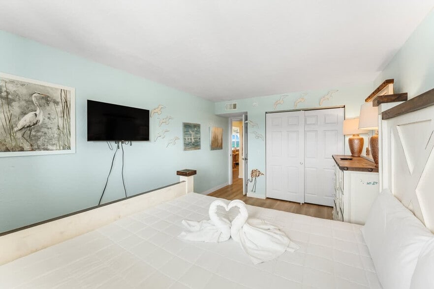 Building Photo - 8743 Thomas Dr