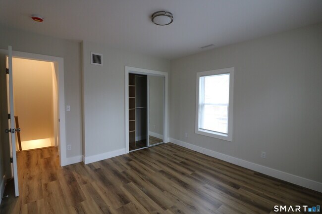 Building Photo - 6 Mary St