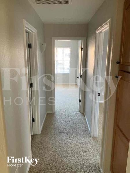 Building Photo - 18021 W Sunnyslope Ln