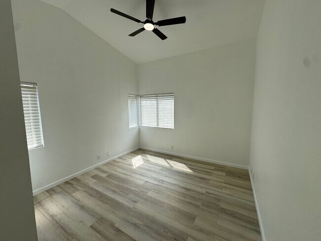 Building Photo - 1523 Woodpine Dr