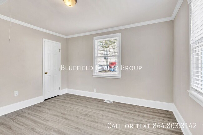 Building Photo - 25 Celand St