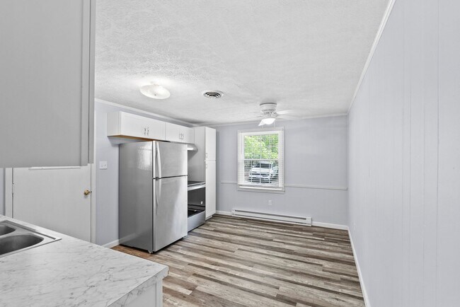 Building Photo - Updated 3-Bedroom Home on Quiet Street in Charlotte Court House!