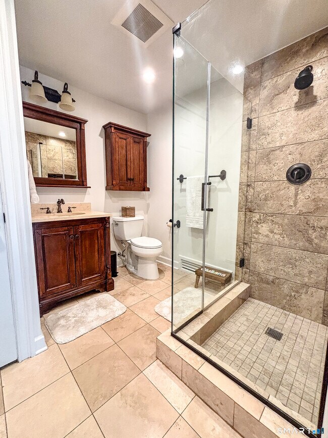 Building Photo - 120 Pilgrim Dr