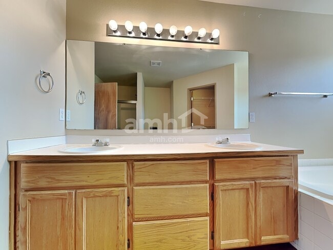 Building Photo - 7815 205th St E