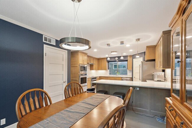 Building Photo - 5704 Sam Houston Cir