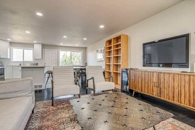 Building Photo - 482 W 80th Ave