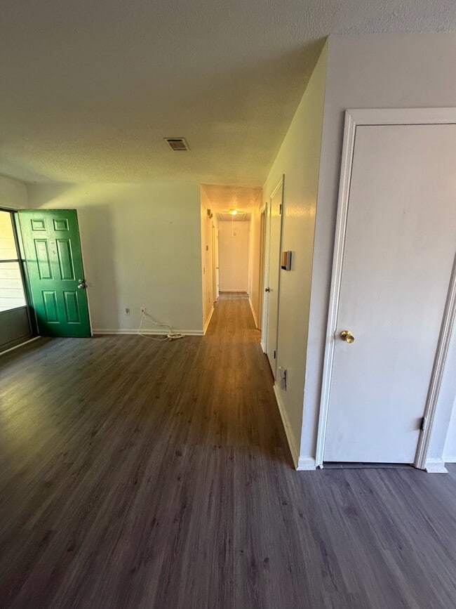 Building Photo - 231 Honey Ln Cir