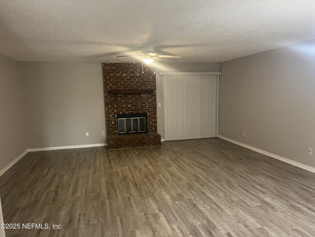Building Photo - 5544 Cabot Dr N