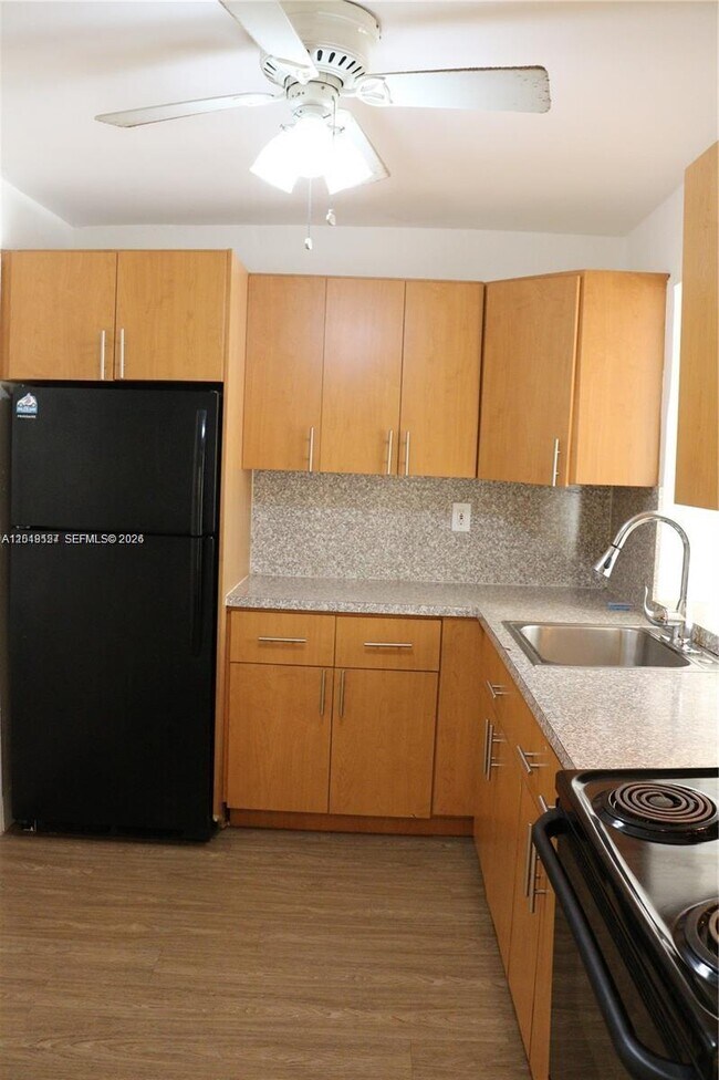Building Photo - 9611 SW 77th Ave