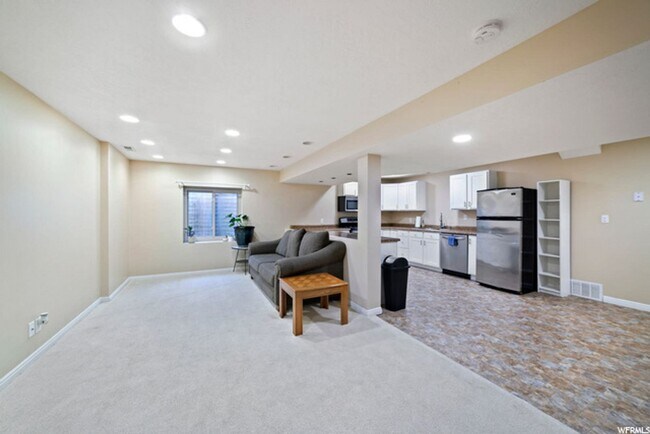 Building Photo - 2 Bedroom Basement Unit in Eagle Mountain!