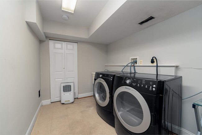 Building Photo - 3-Bedroom Home with Finished Basement in P...