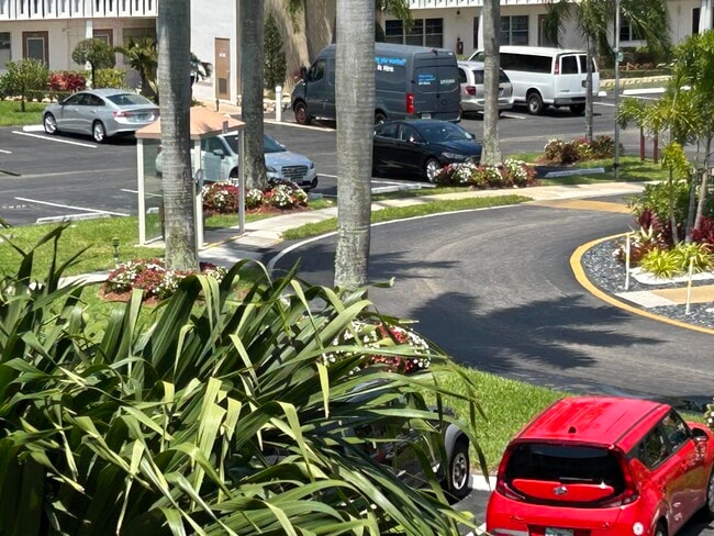 Building Photo - 3070 Cornwall D