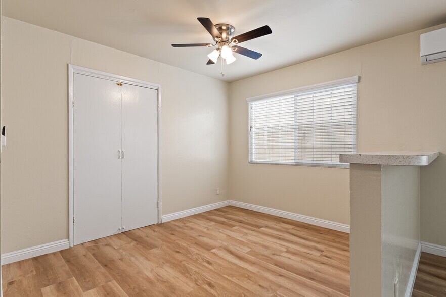 Dining area & Washer/Dryer behind doors - 9226 Palm St
