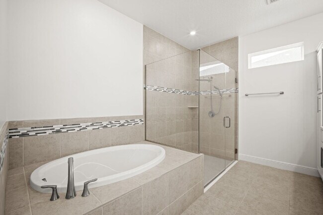 Building Photo - Gorgeous 4BR/3BA home in Island Forest Preserve